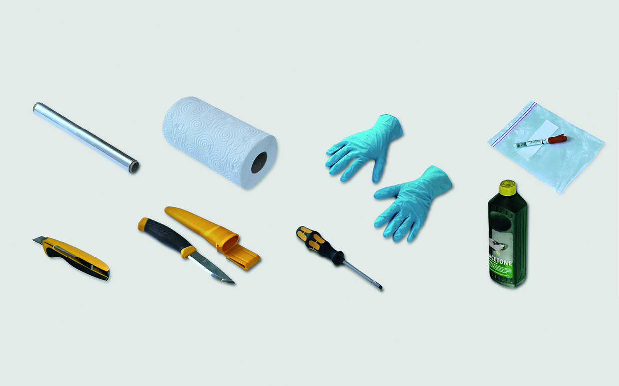 ools and equipment used for collecting samples of edge sealant in insulating glazing units